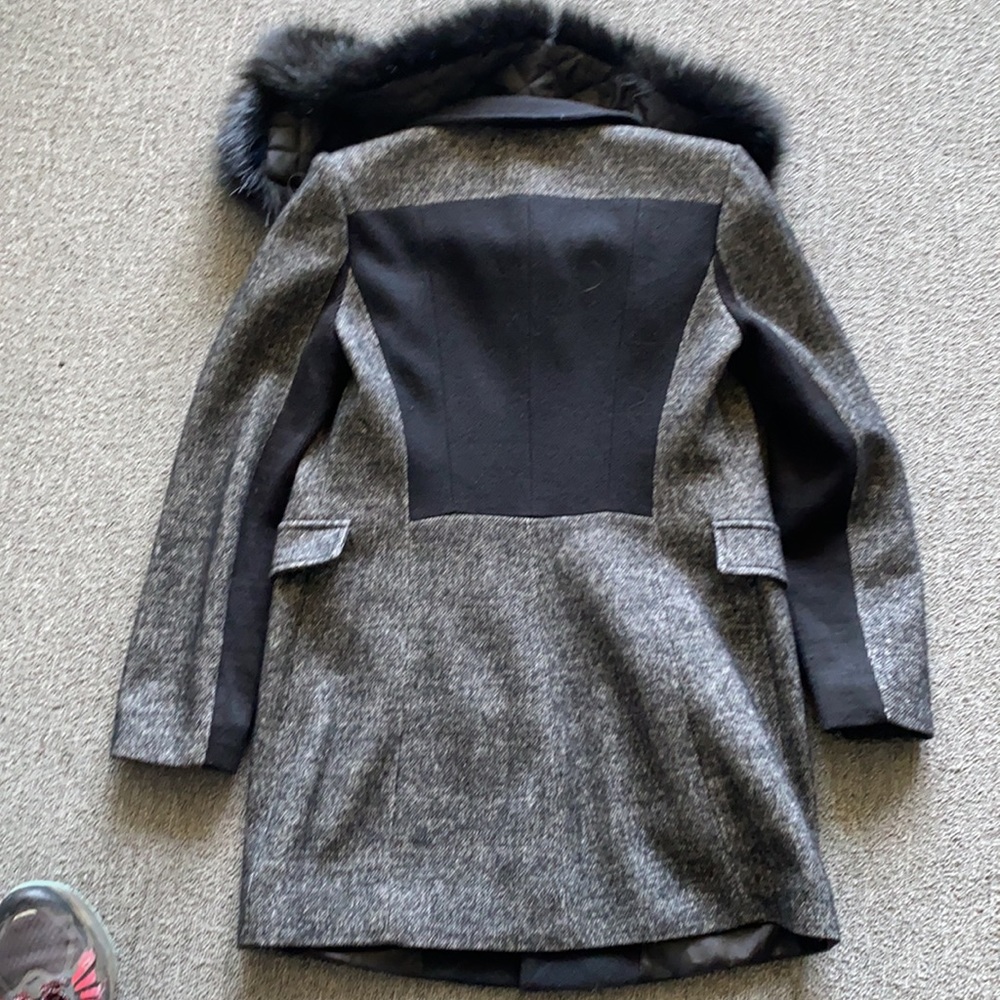 Beautiful coat with removable fur collar small - Picture 4 of 6